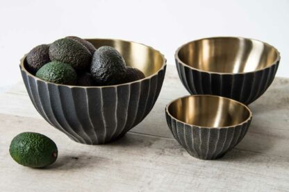 Decorative bronze ribbed round bowl